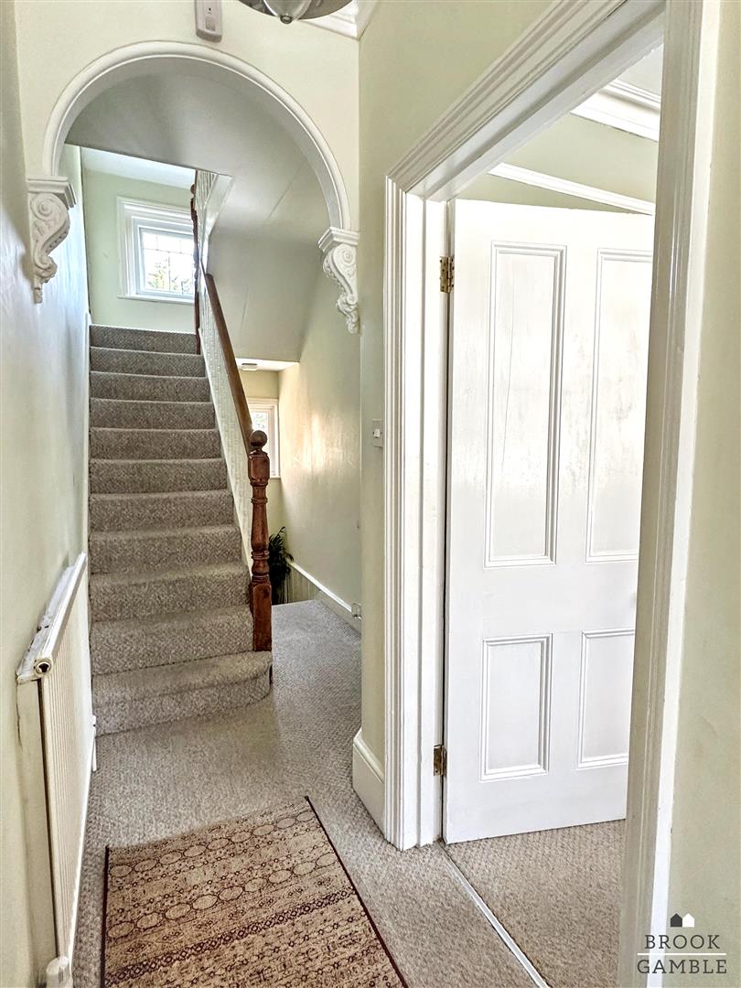 3 Bedroom House - Mid Terrace. Hurst Road in Eastbourne,  12